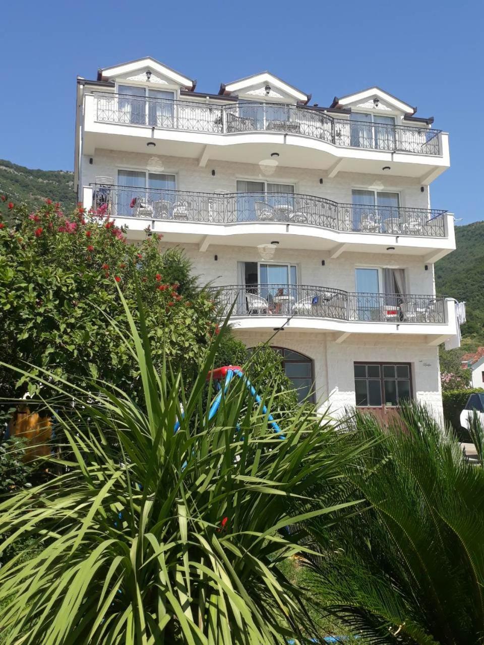 Villa Julia Baošići Екстериор снимка